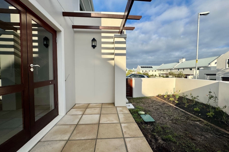 To Let 3 Bedroom Property for Rent in Graanendal Western Cape